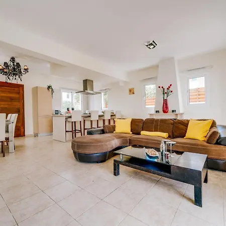 Villa Nikol Βίλα *
